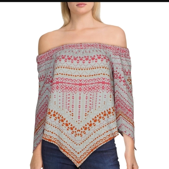 BCBGMaxAzria Tops - BCBG  Womens Octavia Printed Handkerchief Hem Top. Size M